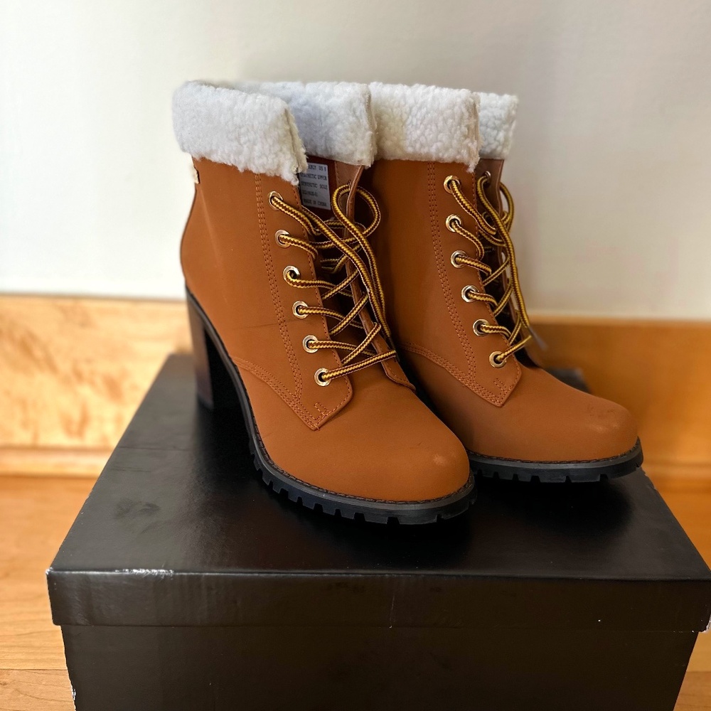 BEBE Kimmberly Brown Ankle High Laced Chunky Heel Bootie8M